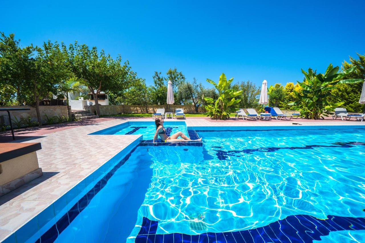 Villas Louloudaki Loutra  ภายนอก รูปภาพ