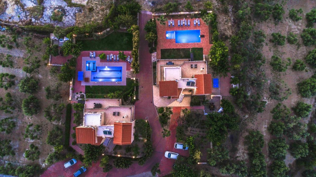 Villas Louloudaki Loutra  ภายนอก รูปภาพ