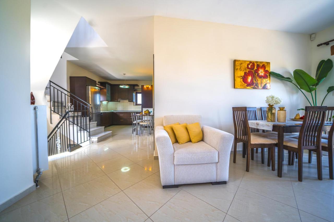 Villas Louloudaki Loutra  ภายนอก รูปภาพ