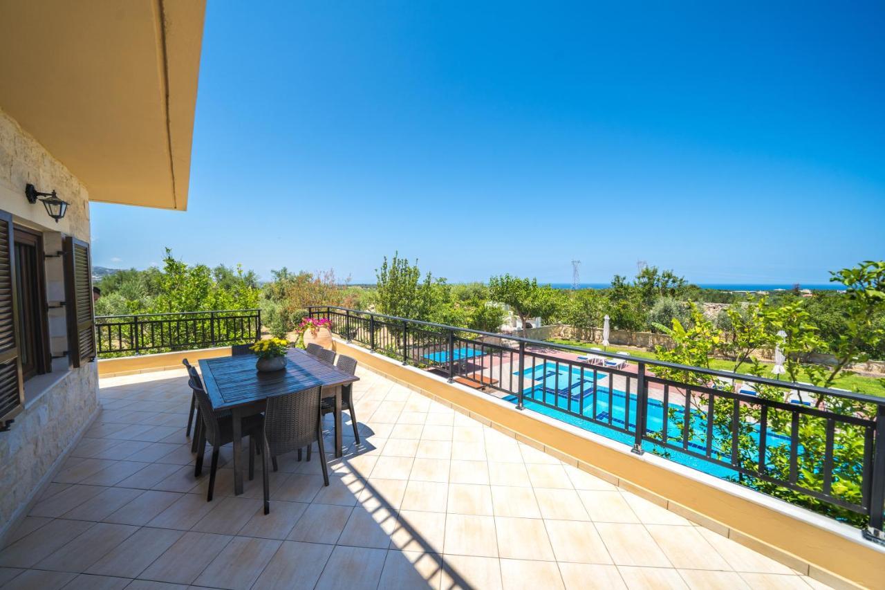 Villas Louloudaki Loutra  ภายนอก รูปภาพ