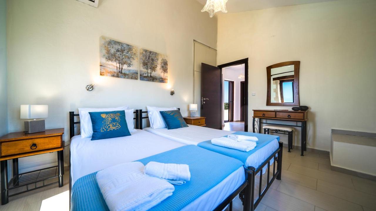 Villas Louloudaki Loutra  ภายนอก รูปภาพ